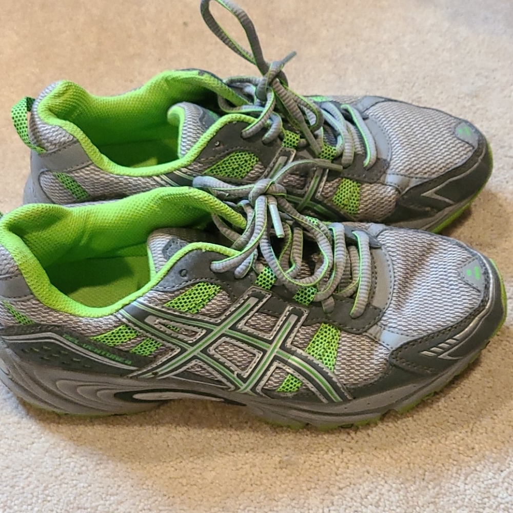 LIKE NEW! Asics Gel Venture 4 Women's 8 Gray/Green